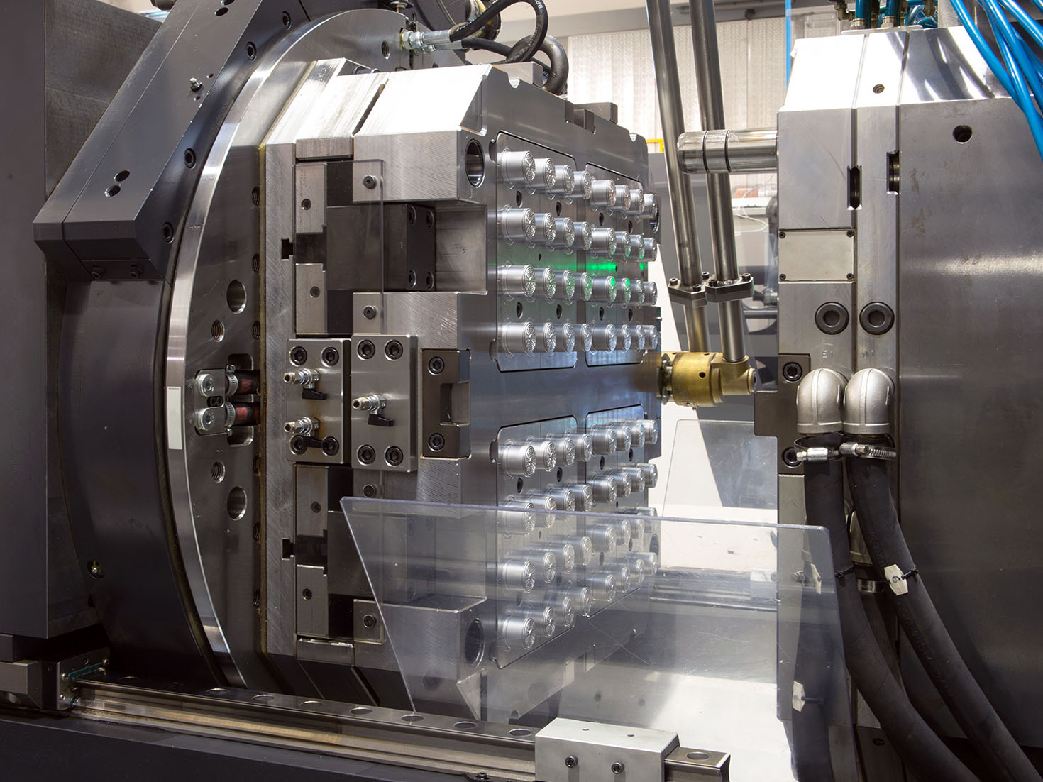 Comprehensive Tooling & Manufacturing Solutions